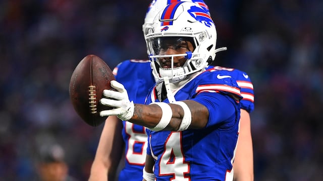 The Patriots’ new wideout didn’t hesitate when naming the best hands football has ever seen... and no, he didn’t pick himself.
