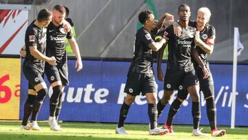 Eintracht de Frankfurt y Augsburgo alivian su situación