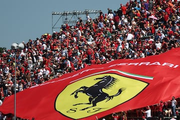 Los tifossi no fallaron a su cita en el GP de la Emilia Romaña. El circuito de Enzo y Dino Ferrari en Ímola.