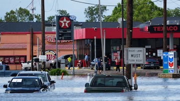 The NWS Fort Worth TX has issued a flash flood warning as severe weather continues to batter the south-central US.