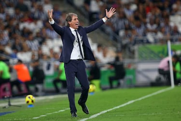 ¿Y si este Director Técnico llega al banquillo de Chivas?  