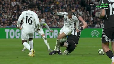Mbappé sufre un esguince