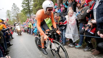 Tom Dumoulin conquista su primer arcoíris de contrarreloj