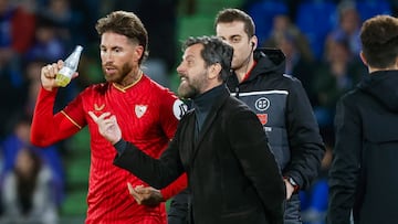 Sergio Ramos y Quique Sánchez-Flores.