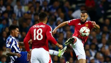 Soccer Football - Europa League - FC Porto v Manchester United - Estadio do Dragao, Porto, Portugal - October 3, 2024 Manchester United's Noussair Mazraoui in action with FC Porto's Galeno REUTERS/Pedro Nunes