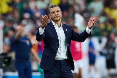 ¿Y si este Director Técnico llega al banquillo de Chivas?