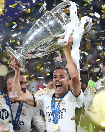 El canterano forma parte de una gran generación de futbolistas del Real Madrid. Ha conseguido un palmarés formado por 23 títulos: cinco Champions, cuatro Ligas, cuatro Supercopas de Europa, cuatro Supercopas de España, una Copa del Rey, cuatro Mundiales de Clubes y una Copa Intercontinental.
