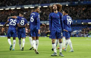 Cucurella pone picante a la Premier