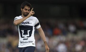 El español tuvo altibajos durante la campaña pasada, pero busca consolidarse como un referente de la zaga central en su segunda temporada vistiendo la playera de los Pumas. Arribas destacó por ayudar a la ofensiva durante las jugadas a balón parado, pero también tuvo varios problemas de actitud que le costaron tarjetas amarillas que bien se pudo haber evitado.