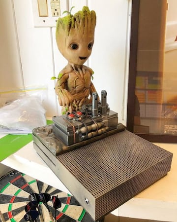 Xbox One S Custom Guardians of the Galaxy Vol. 2 Groot