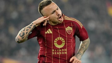 Soccer Football - Europa League - Round of 16 - First Leg - AS Roma v Athletic Bilbao - Stadion Olimpico, Rome, Italy - March 6, 2025 AS Roma's Angelino celebrates scoring their first goal REUTERS/Alberto Lingria