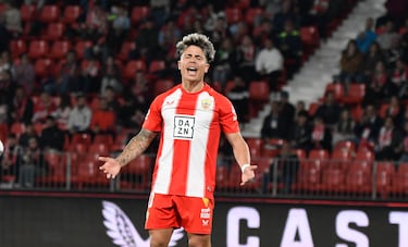 El vestuario del Almería vuelve a subirse al avión del ascenso