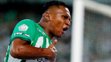AME7010. MEDELLÍN (COLOMBIA), 22/12/2024.- Alfredo Morelos de Nacional celebra un gol este domingo, en el partido de vuelta de la final de la Liga Profesional de Colombia entre Atlético Nacional y Deportes Tolima en el estadio Atanasio Girardot en Medellín (Colombia). EFE/ STR