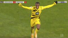 Tiene 16 años y ya es una de las nuevas joyas del Dortmund