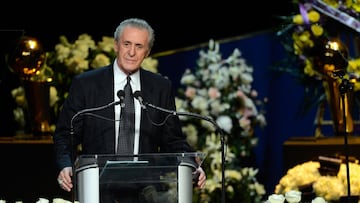 Los Lakers le pondrán una estatua a Pat Riley